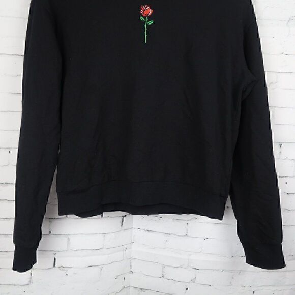 DIVIDED H&M BLACK CREW NECK LONG SLEEVE T SHIRT WITH EMBROIDERED ROSE SIZE XS - Picture 5 of 7